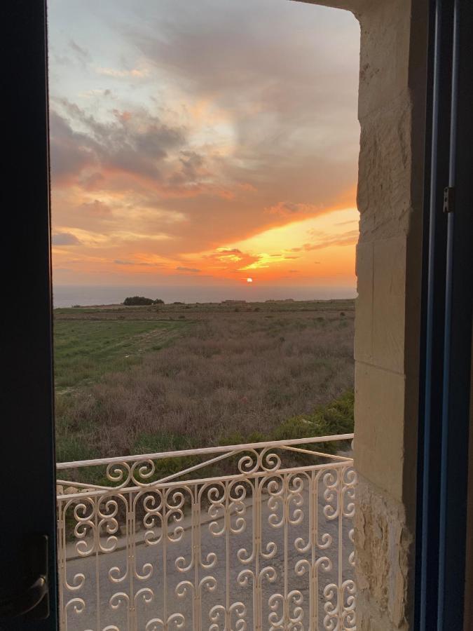 Bed and Breakfast Fiftyfour West Boutique Living Għarb Exteriér fotografie