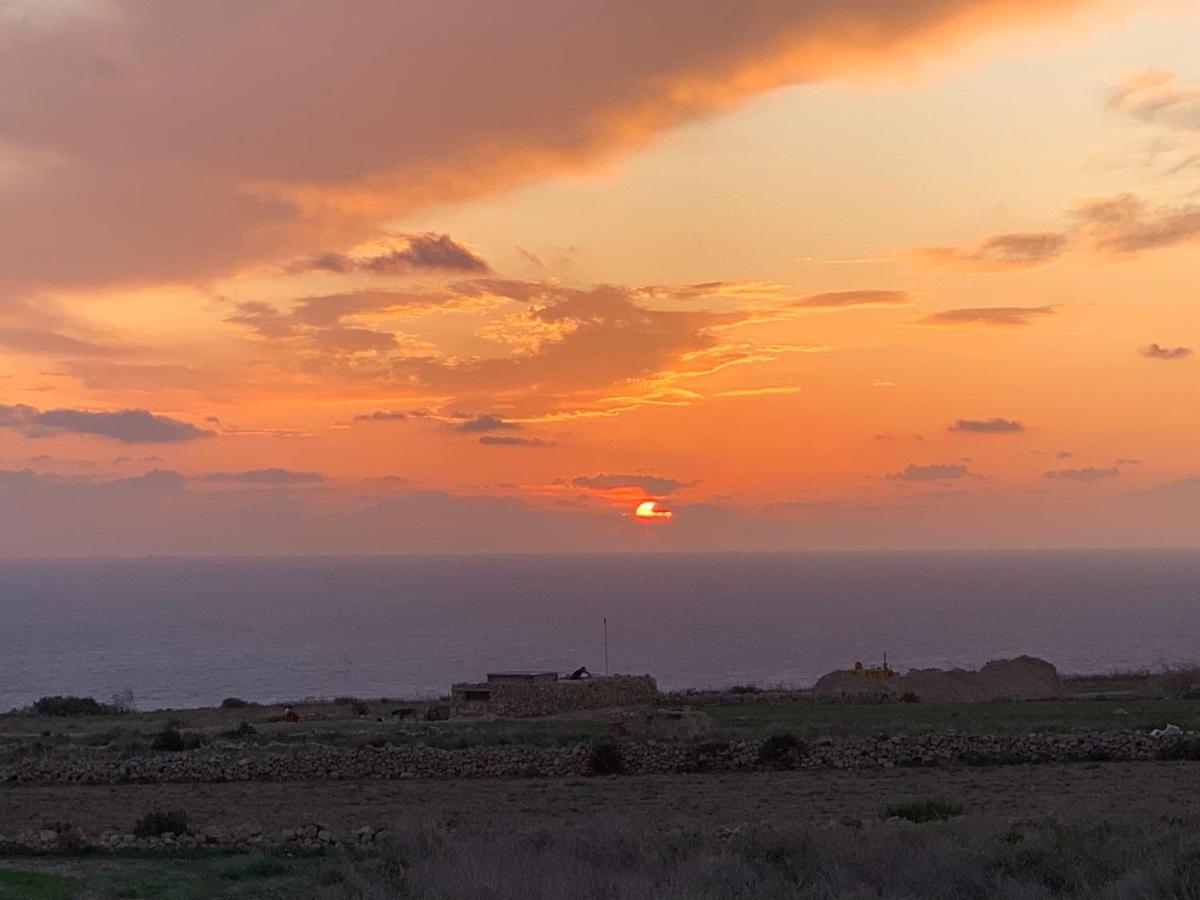 Bed and Breakfast Fiftyfour West Boutique Living Għarb Exteriér fotografie