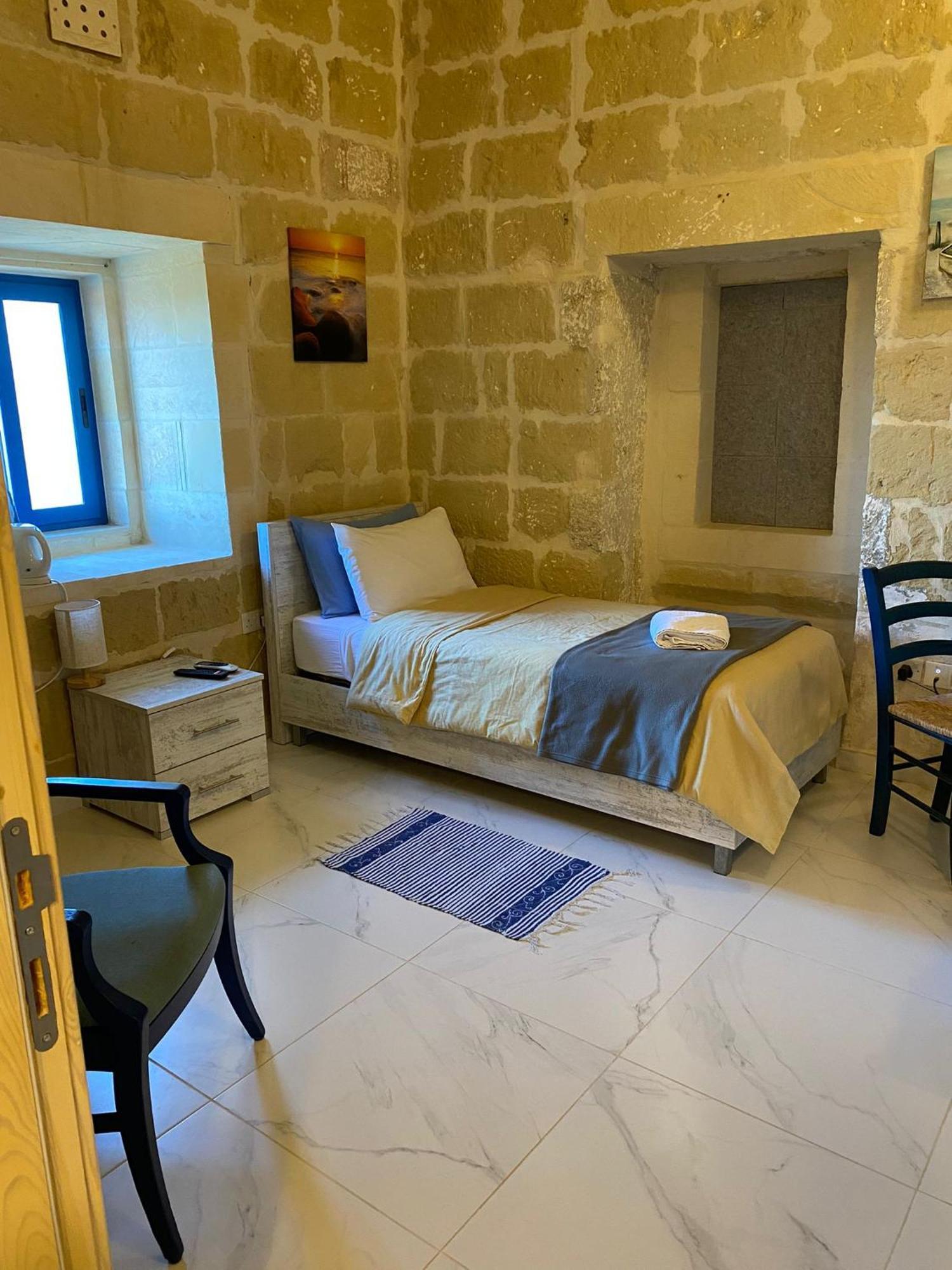 Bed and Breakfast Fiftyfour West Boutique Living Għarb Exteriér fotografie