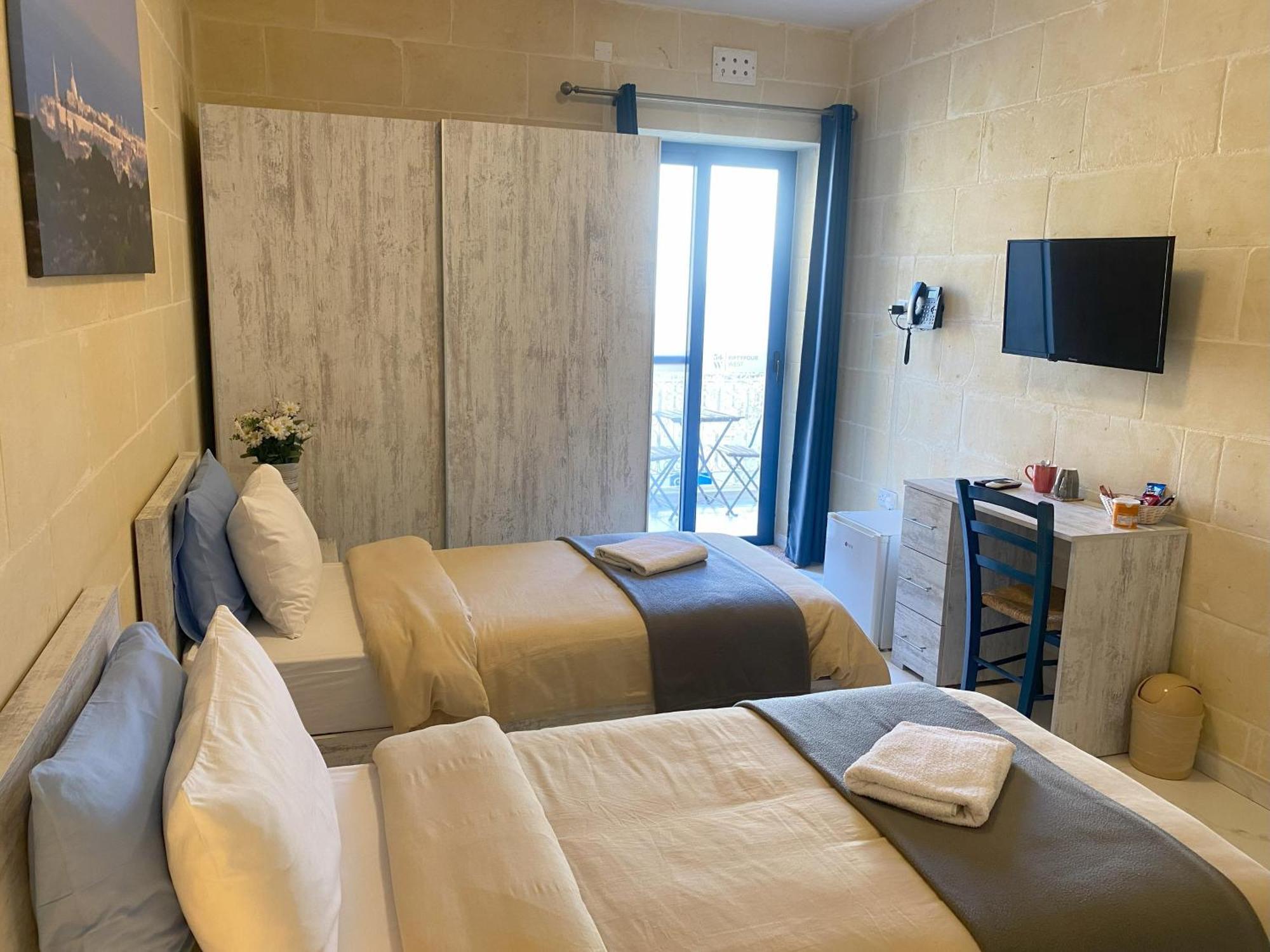 Bed and Breakfast Fiftyfour West Boutique Living Għarb Exteriér fotografie