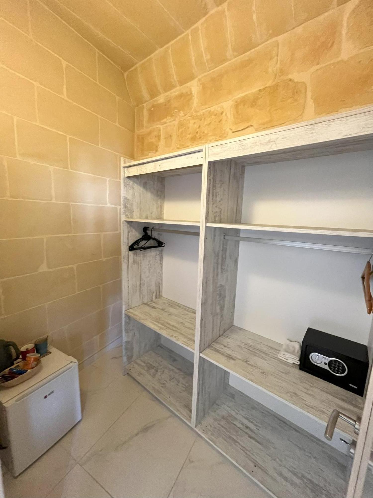 Bed and Breakfast Fiftyfour West Boutique Living Għarb Exteriér fotografie