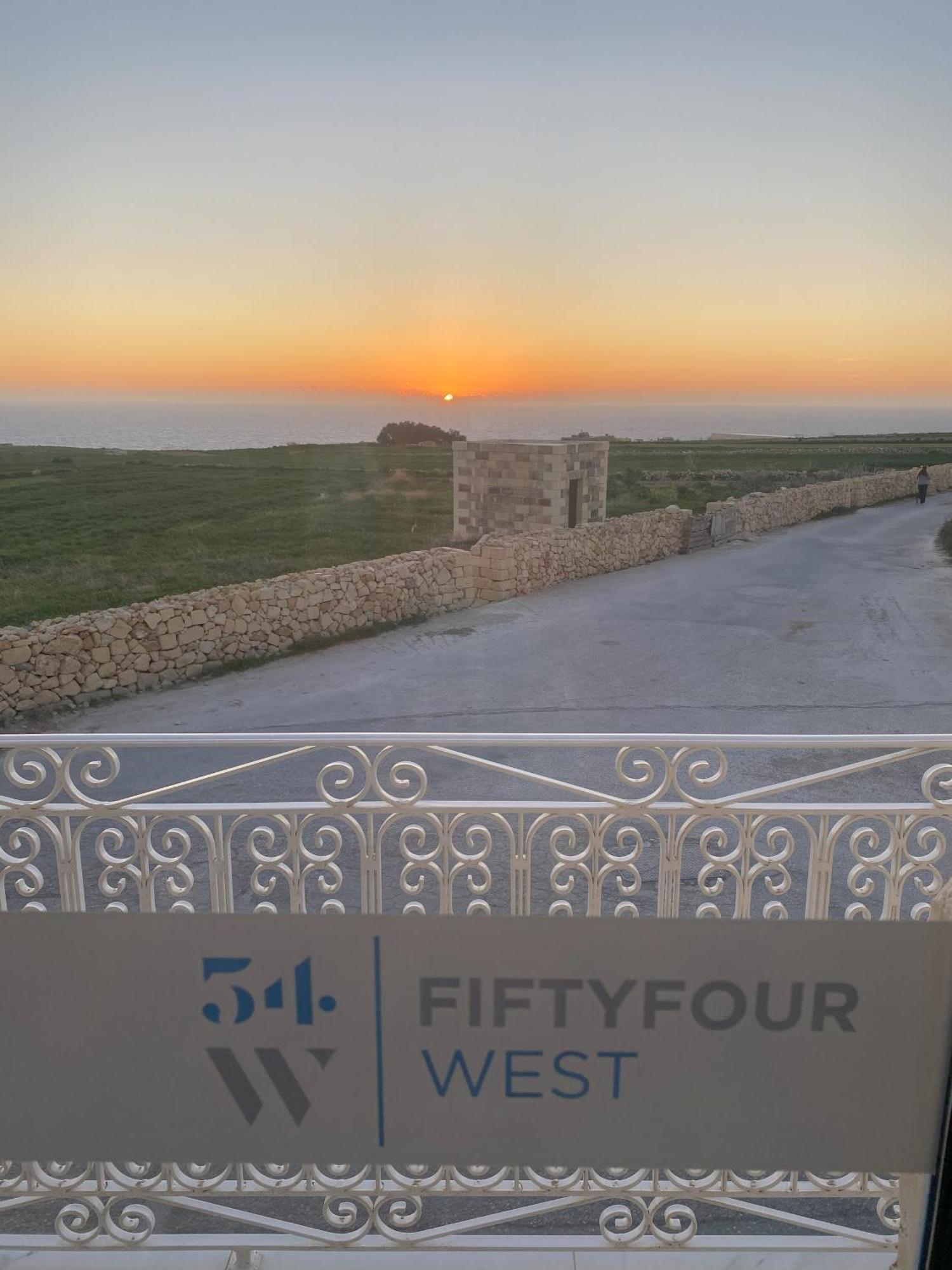 Bed and Breakfast Fiftyfour West Boutique Living Għarb Exteriér fotografie