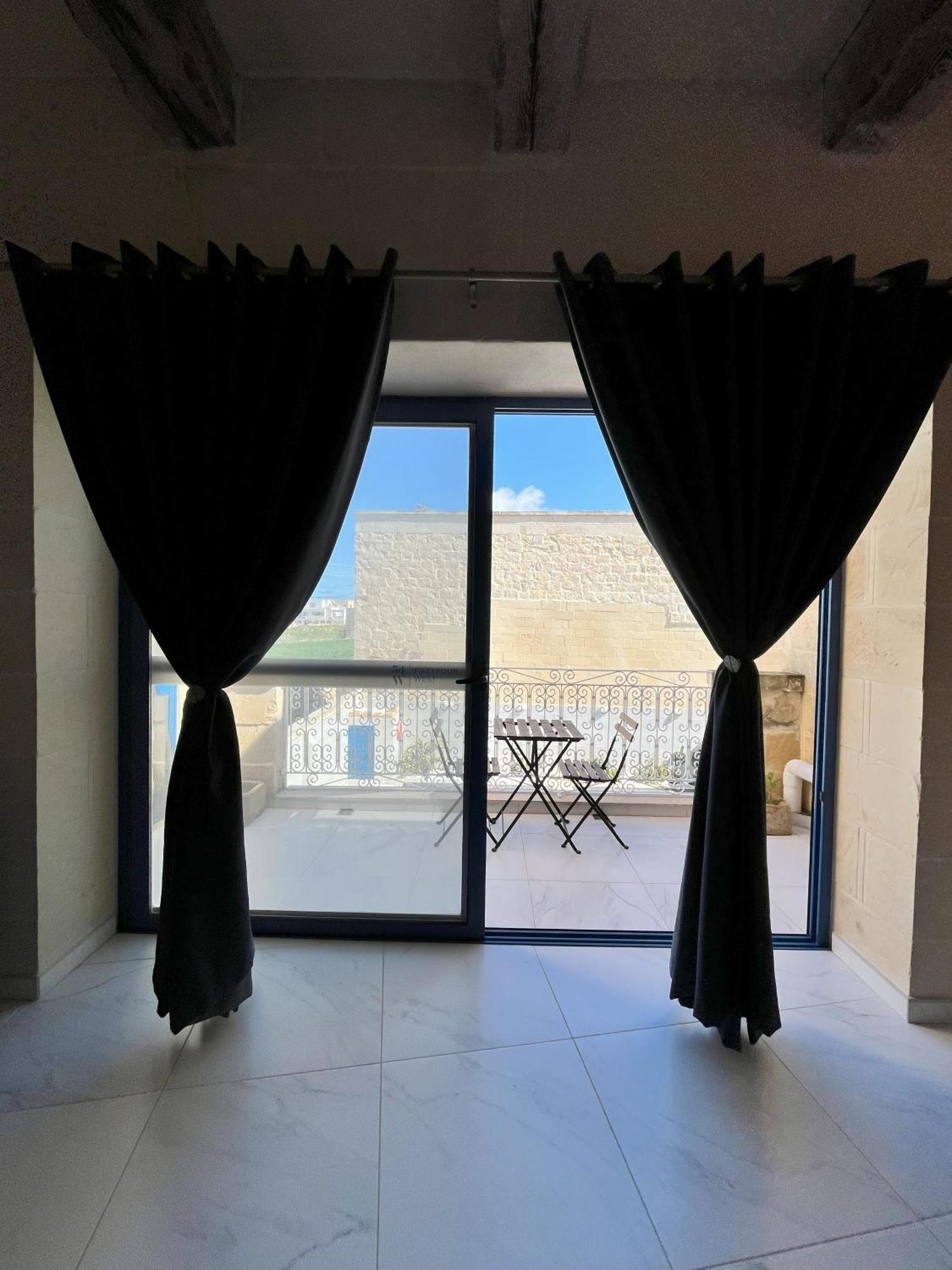 Bed and Breakfast Fiftyfour West Boutique Living Għarb Exteriér fotografie