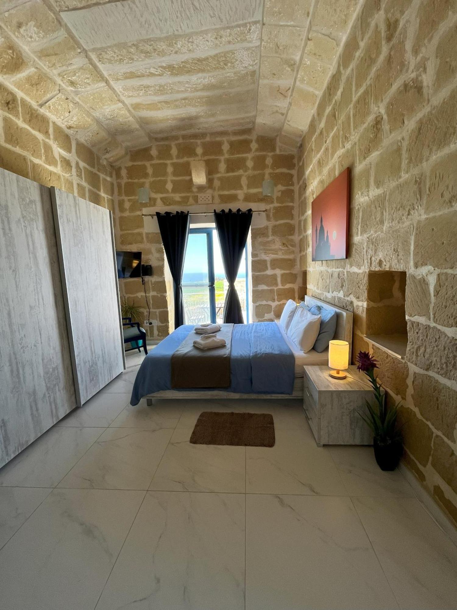 Bed and Breakfast Fiftyfour West Boutique Living Għarb Exteriér fotografie