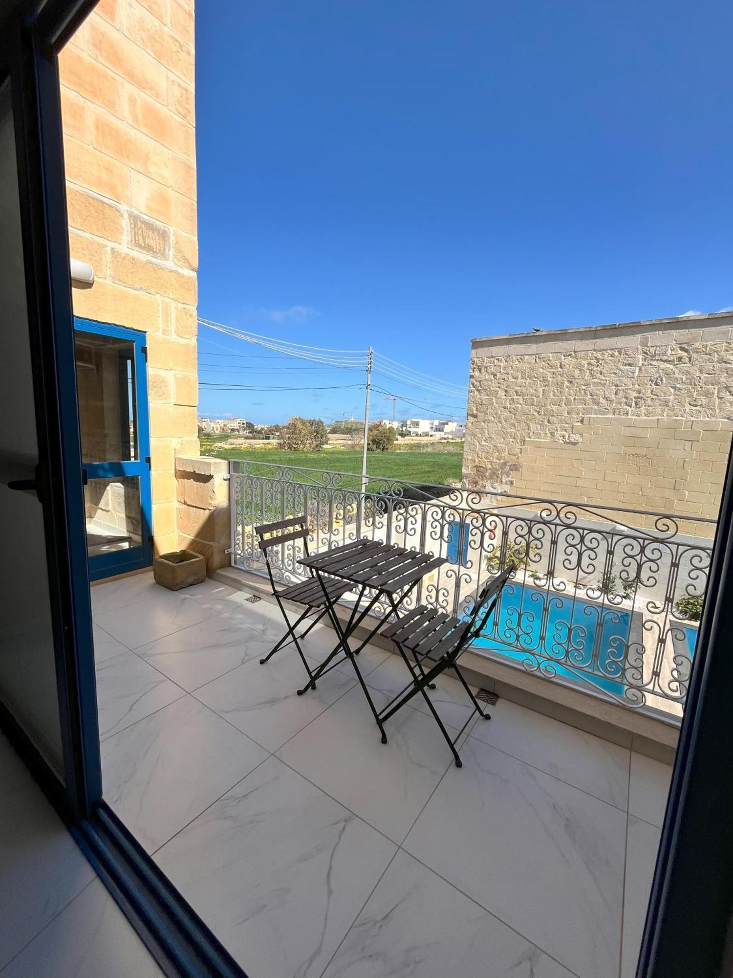 Bed and Breakfast Fiftyfour West Boutique Living Għarb Exteriér fotografie
