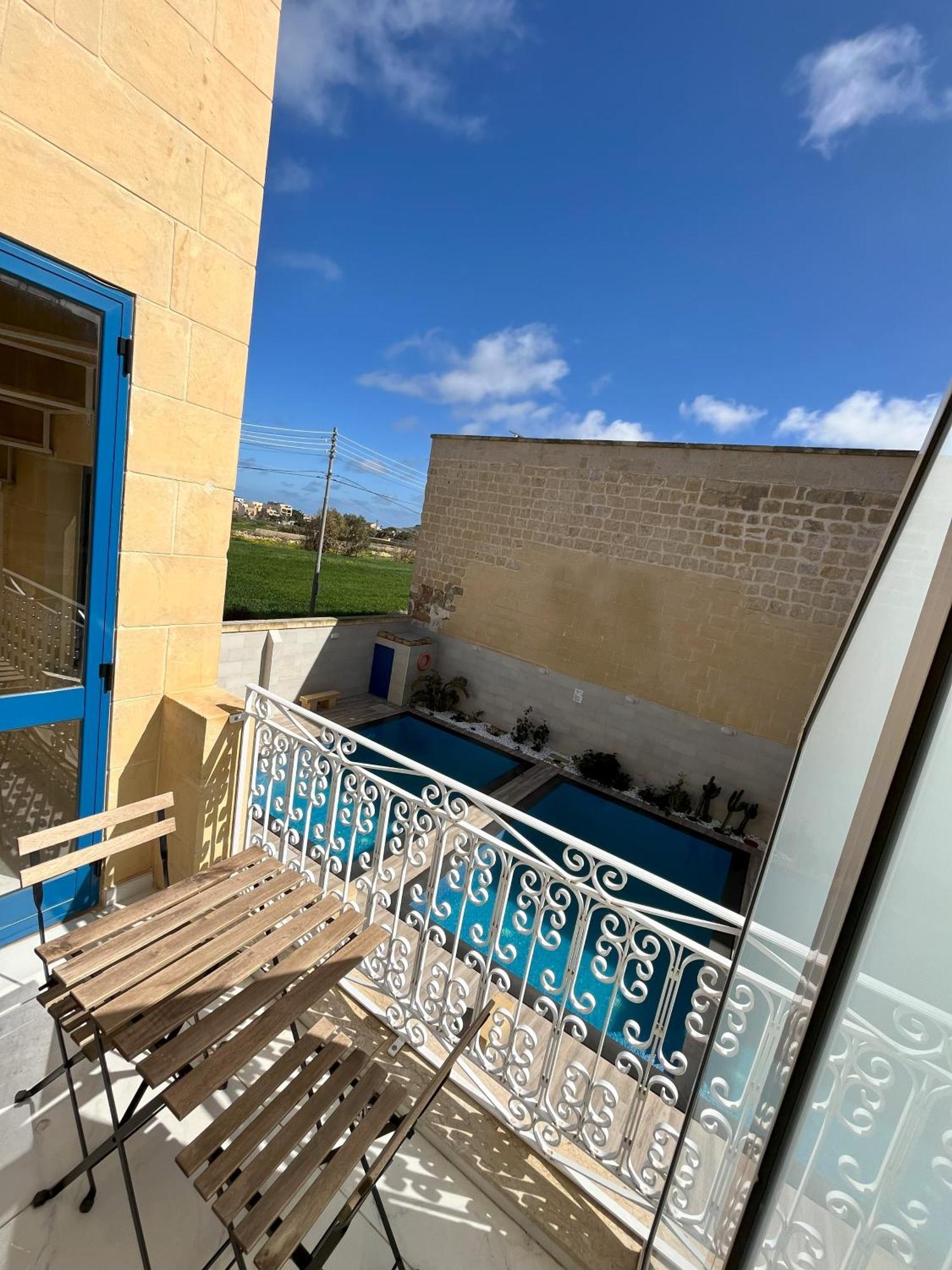Bed and Breakfast Fiftyfour West Boutique Living Għarb Exteriér fotografie