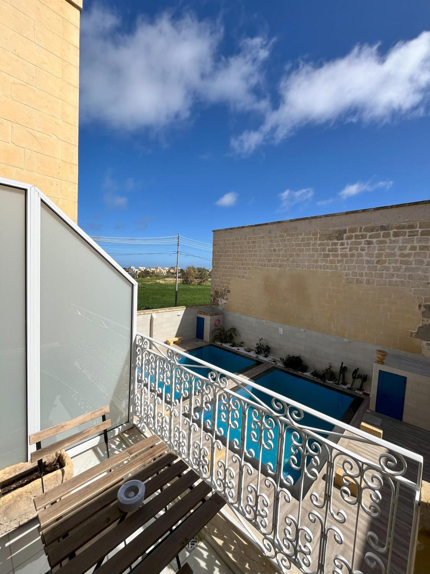 Bed and Breakfast Fiftyfour West Boutique Living Għarb Exteriér fotografie