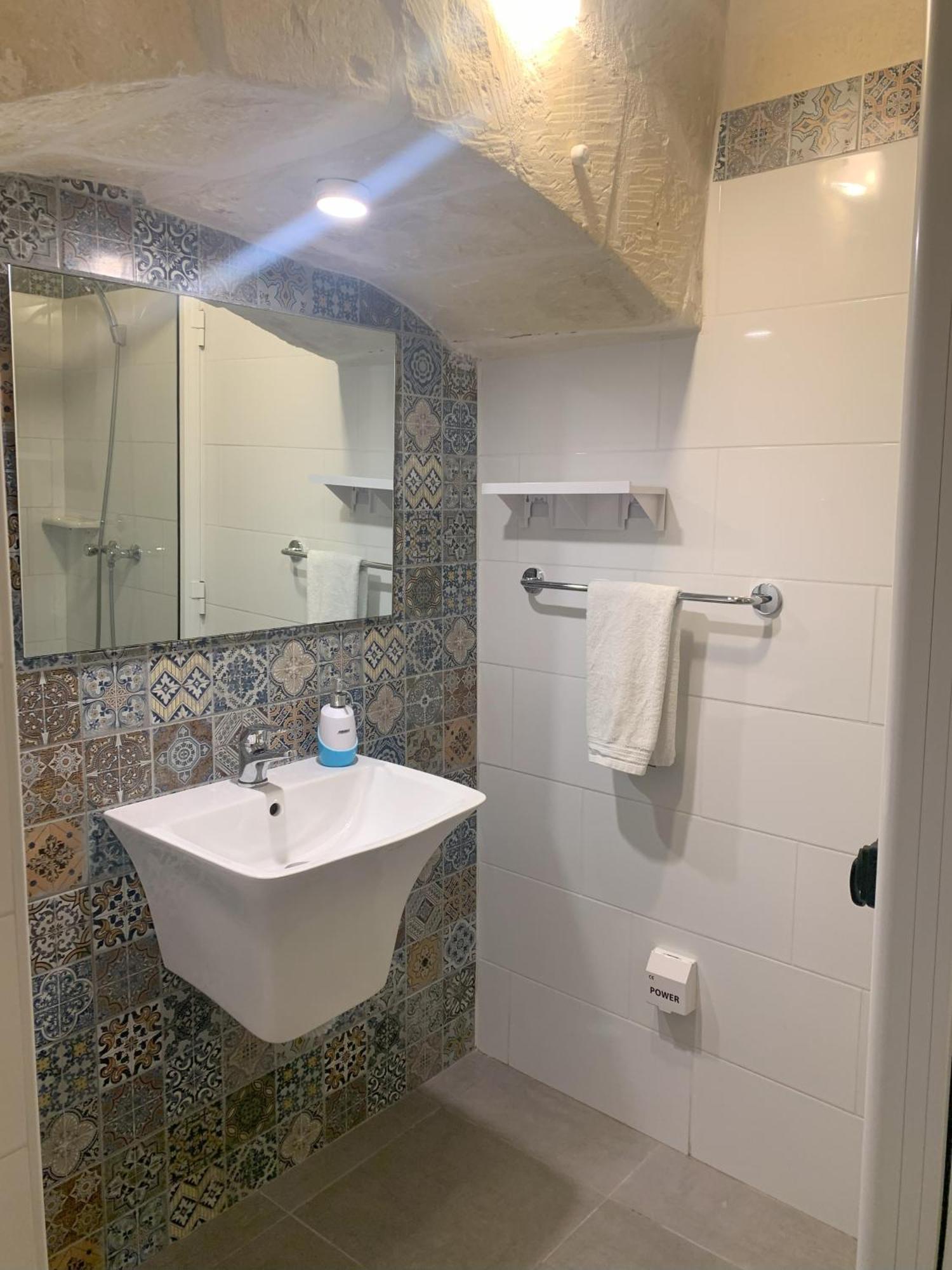 Bed and Breakfast Fiftyfour West Boutique Living Għarb Exteriér fotografie